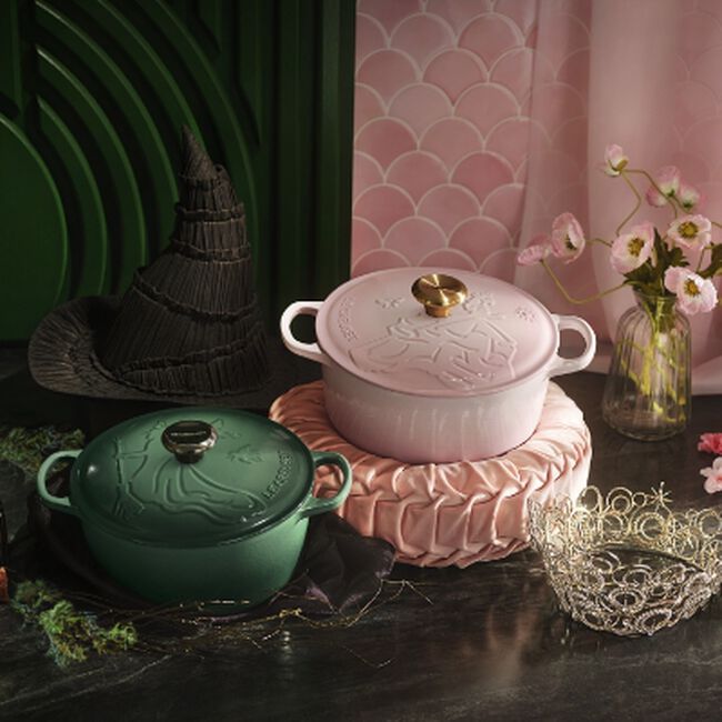 Le Creuset Wicked Elphaba Embossed Signature Round Casserole 24cm image number 7